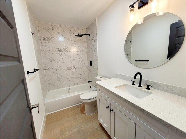 Building Photo - 317 W Houston Ave