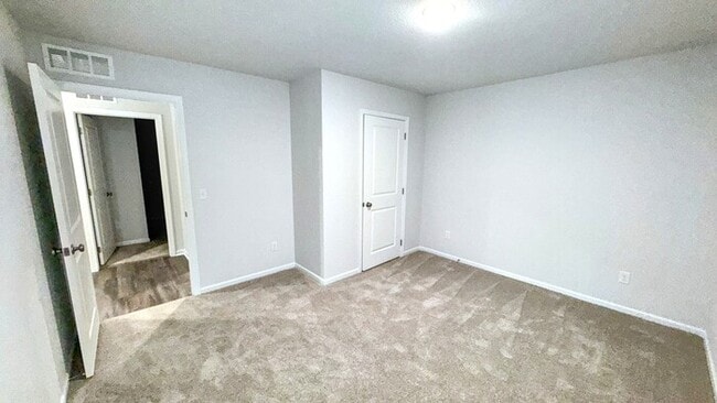 Building Photo - Lovely 4-Bedroom Home Near Ivanhoe Park / ...