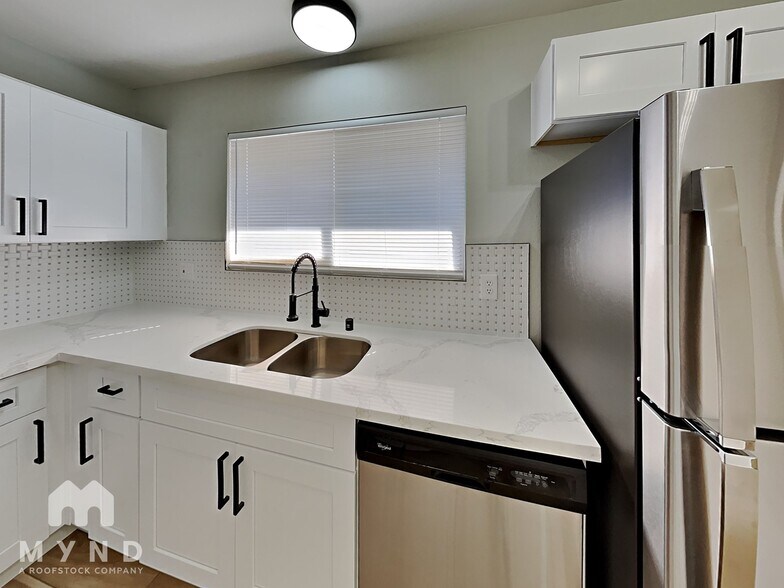 Building Photo - 6233 Don Gaspar Ave