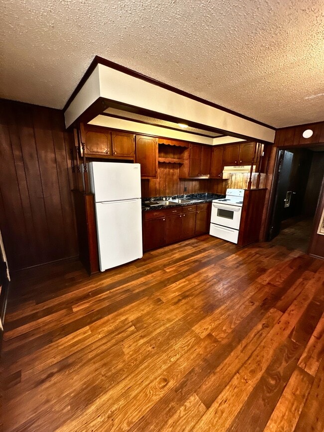 Building Photo - 42185 Deborah Dr