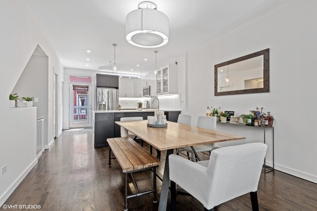 Building Photo - 18 S Aberdeen St