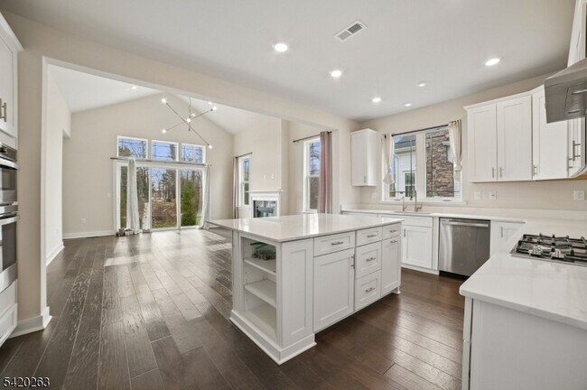 Building Photo - 25 Stone Ct