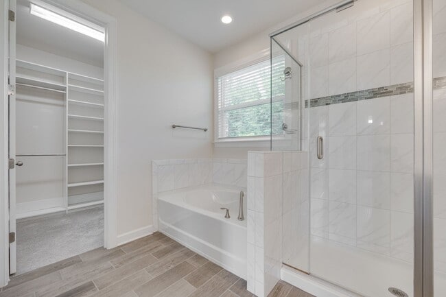 Building Photo - Gorgeous 4 bed 3.5 bath French country hom...