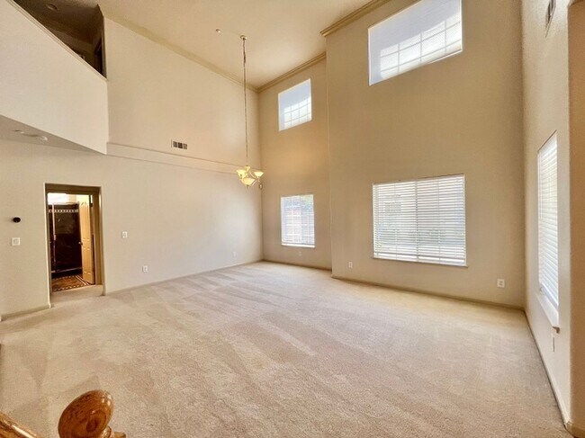Building Photo - Spacious Four Bedroom Napa Home
