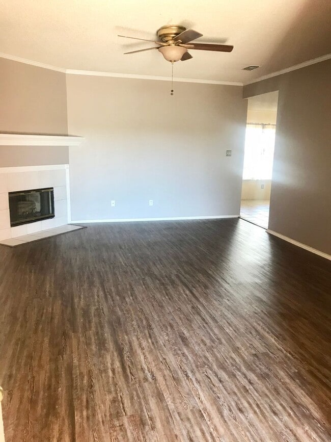 Building Photo - Fantastic 3/2/2 located in South Lubbock! Preleasing for JULY 1st!!