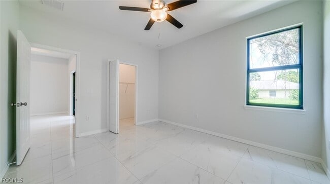 Building Photo - 4864 Golfview Blvd