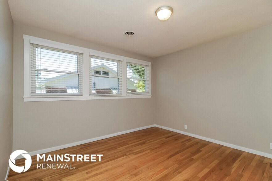 Building Photo - 840 N Florida Ave