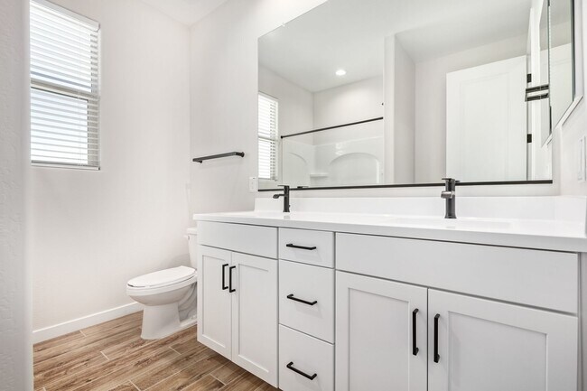 Building Photo - 4 Bedroom - Ready for you to Call It Home!!