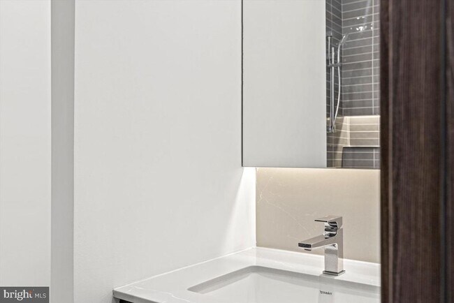 Building Photo - 724 Chestnut St