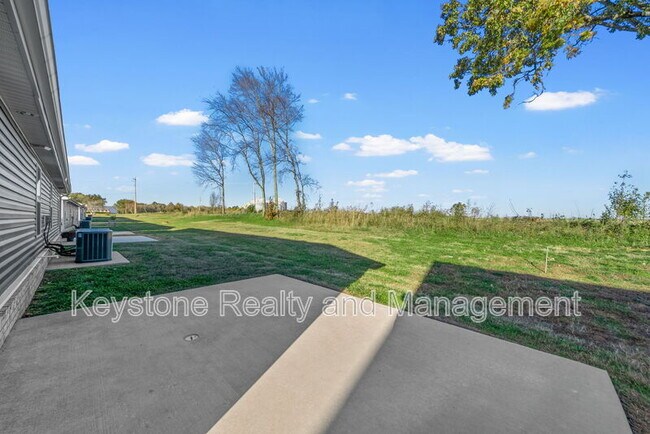 Building Photo - 105 Mace Ln