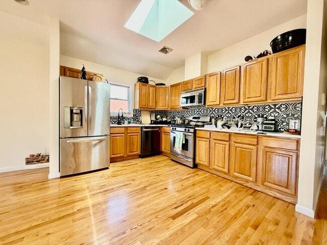 Building Photo - 264 Custer Ave