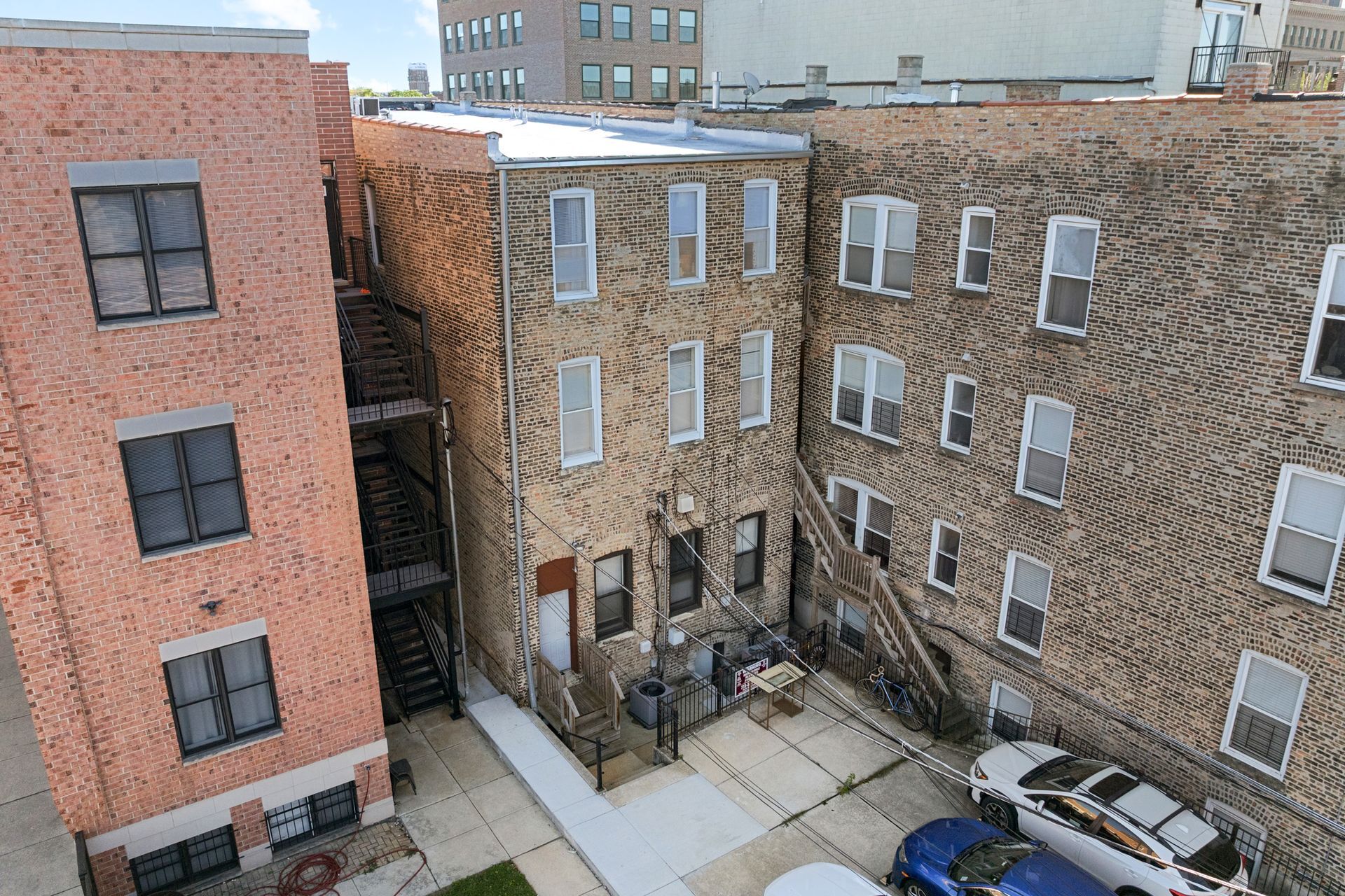 Building Photo - 2454 N Southport Ave