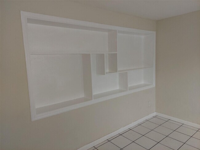 Building Photo - 3021 SW 1st Terrace