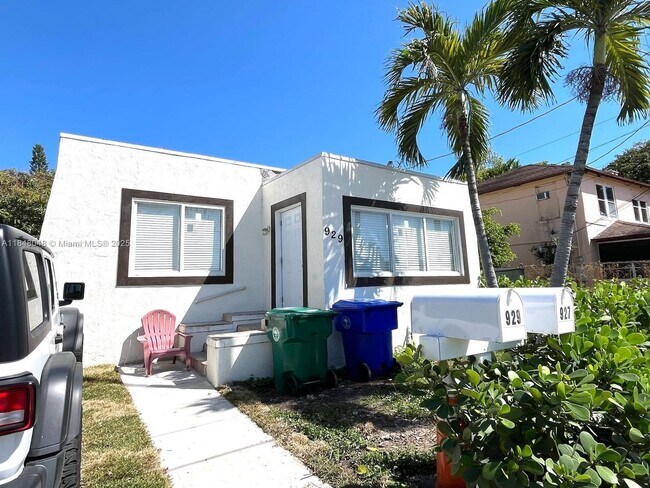 Building Photo - 929 SW 12th Ave