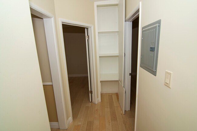 Building Photo - 156 W Linden Ct