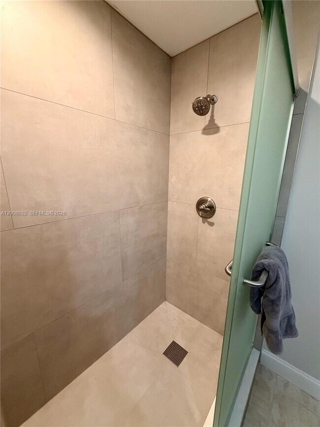 Building Photo - 3064 S Oakland Forest Dr