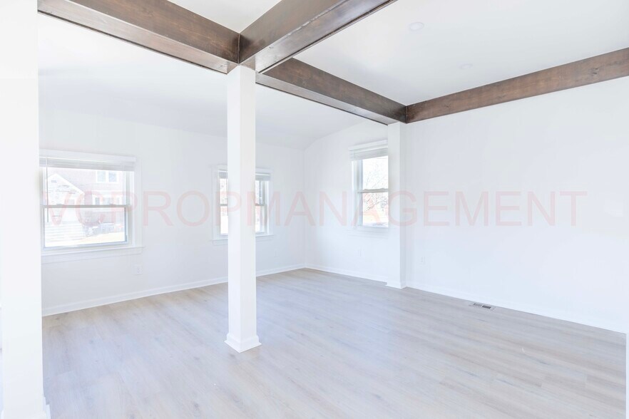 Building Photo - 230 Carre Ave