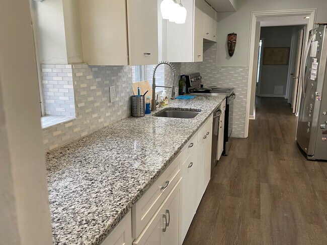 Building Photo - 7580 Amherst Ave