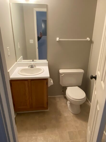 Building Photo - 3314 N Tracy Ave