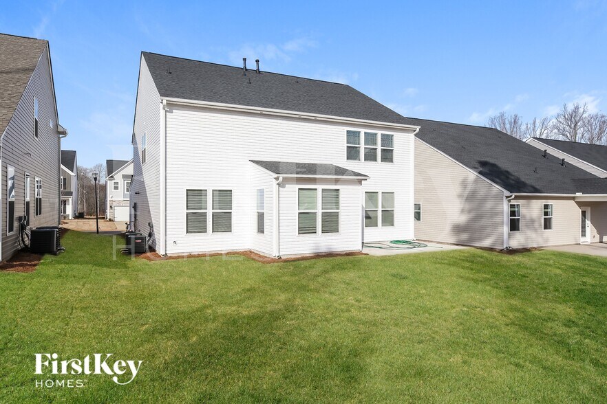 Building Photo - 566 Hillpark Ln
