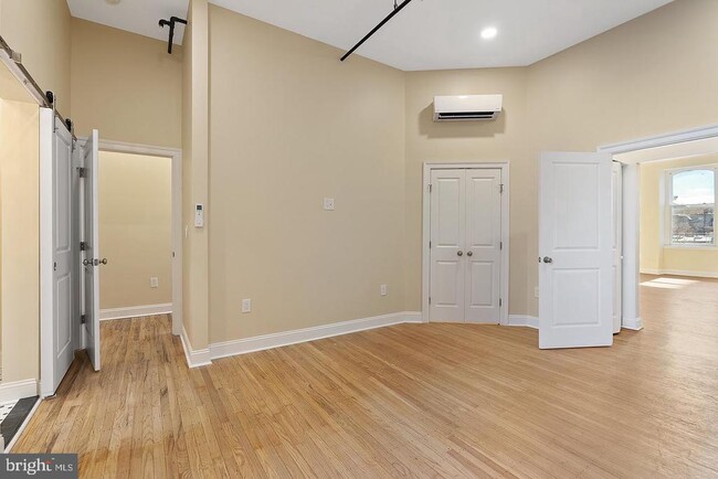 Building Photo - 2029 Walnut St