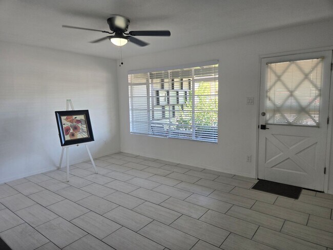 Building Photo - Cozy 3 bed, 2 bath home in Phoenix, No HOA!
