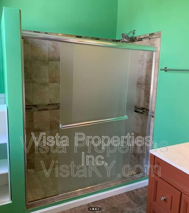 Building Photo - 514 W Oak St