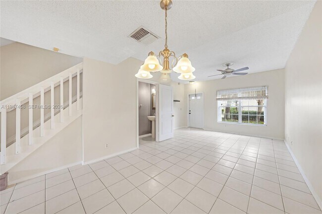 Building Photo - 4 Key W Ct