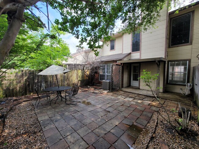 Building Photo - WYKEHAM CONDOS