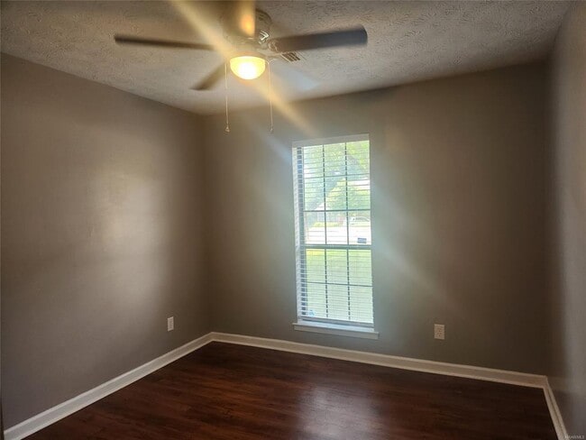 Building Photo - 1214 Camellia Woods Ct