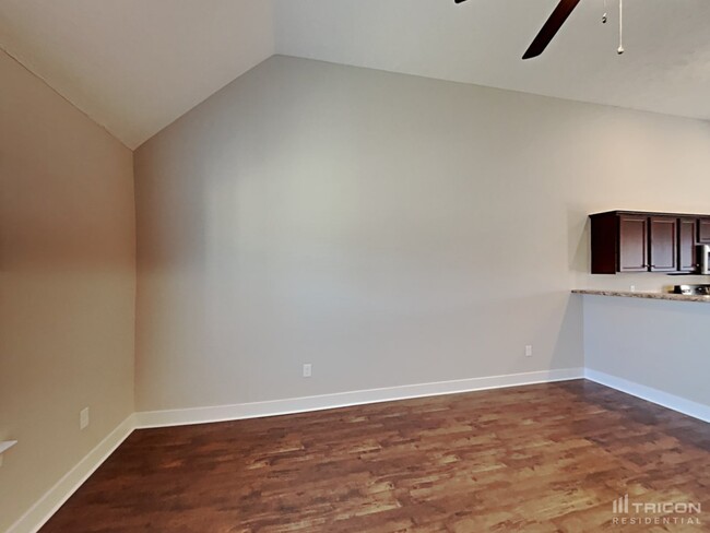 Building Photo - 336 Providence Dr