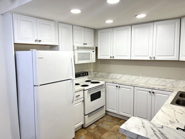 Building Photo - Mission Valley- Centrally Located Condo with AC, Private Patio and Parking.