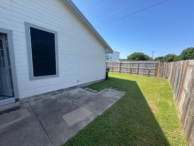 Building Photo - 2-Bed 2-Bath 1-Car Garage easy access to W...