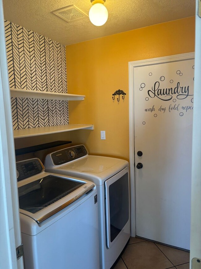 Building Photo - Charming 4-Bedroom Home in a Prime Location!