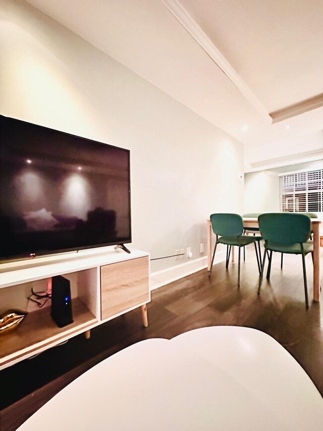 Building Photo - 2424 NE 9th St