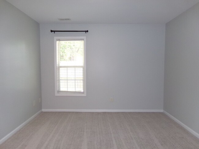 Building Photo - Modern Duplex in Havelock