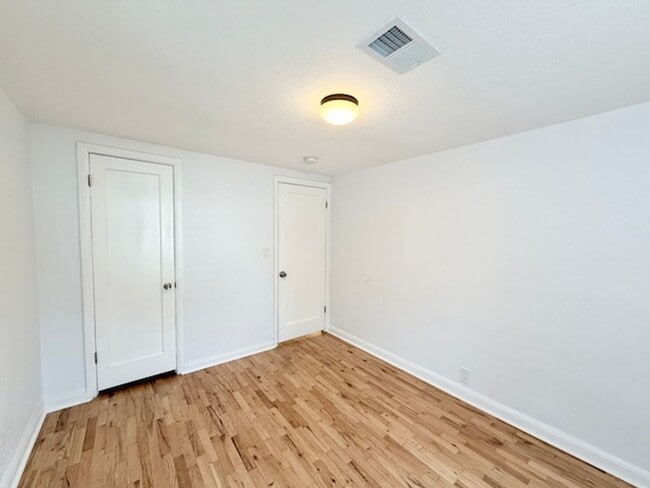Building Photo - Move-in Ready Ranch