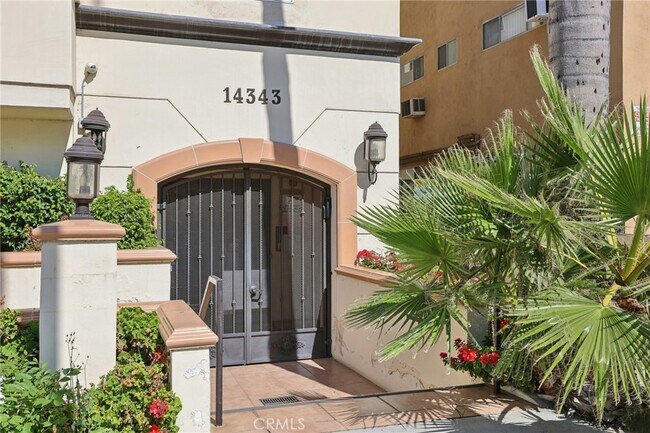 Building Photo - 14343 Burbank Blvd