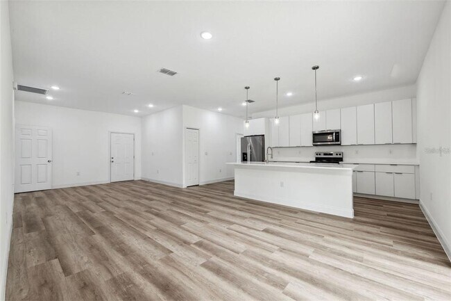 Building Photo - 6062 SW 154th Place Rd