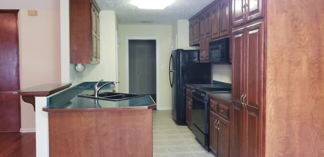 Building Photo - 2028 Old Charleston Cir