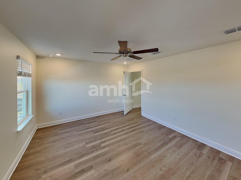 Building Photo - 6006 Sycamore Pl St