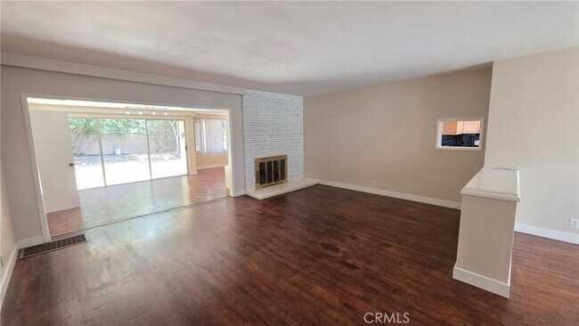 Building Photo - 6034 S Kings Rd