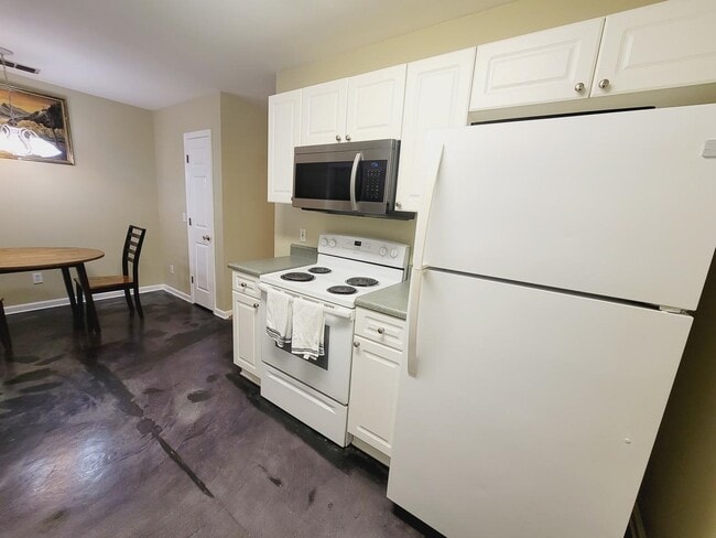 Building Photo - 1926 Fannie Dr