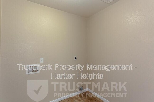 Building Photo - 3805 Wind Ct