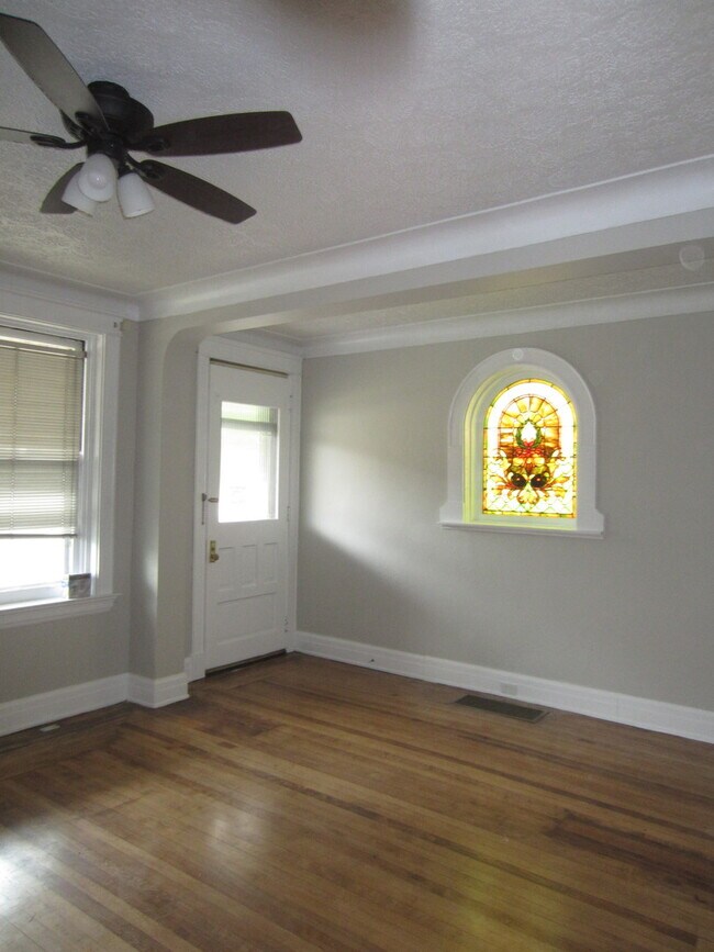 Building Photo - 571-573 Howell