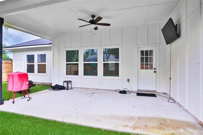 Building Photo - 322 S Amherst Dr