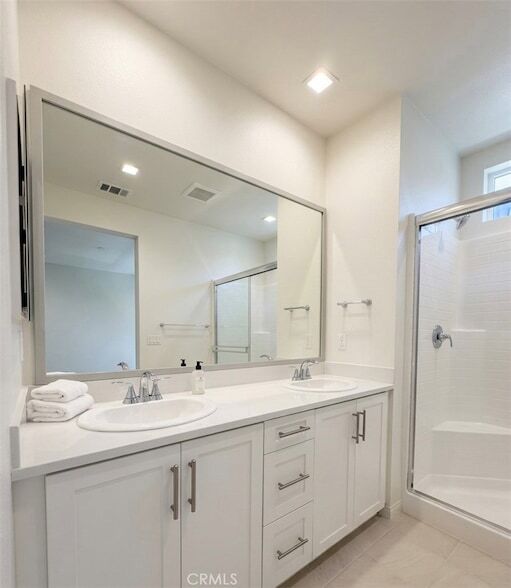 Building Photo - 5868 Linden Ave