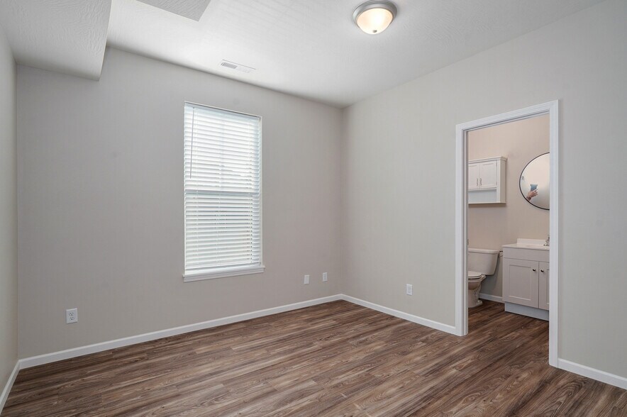 Building Photo - 319 S Florence Ave