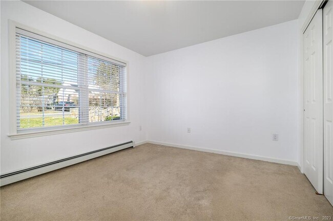 Building Photo - 217 Highlawn Rd