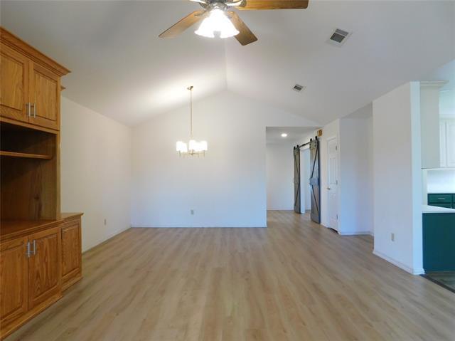 Building Photo - 10971 Lake Crest Dr